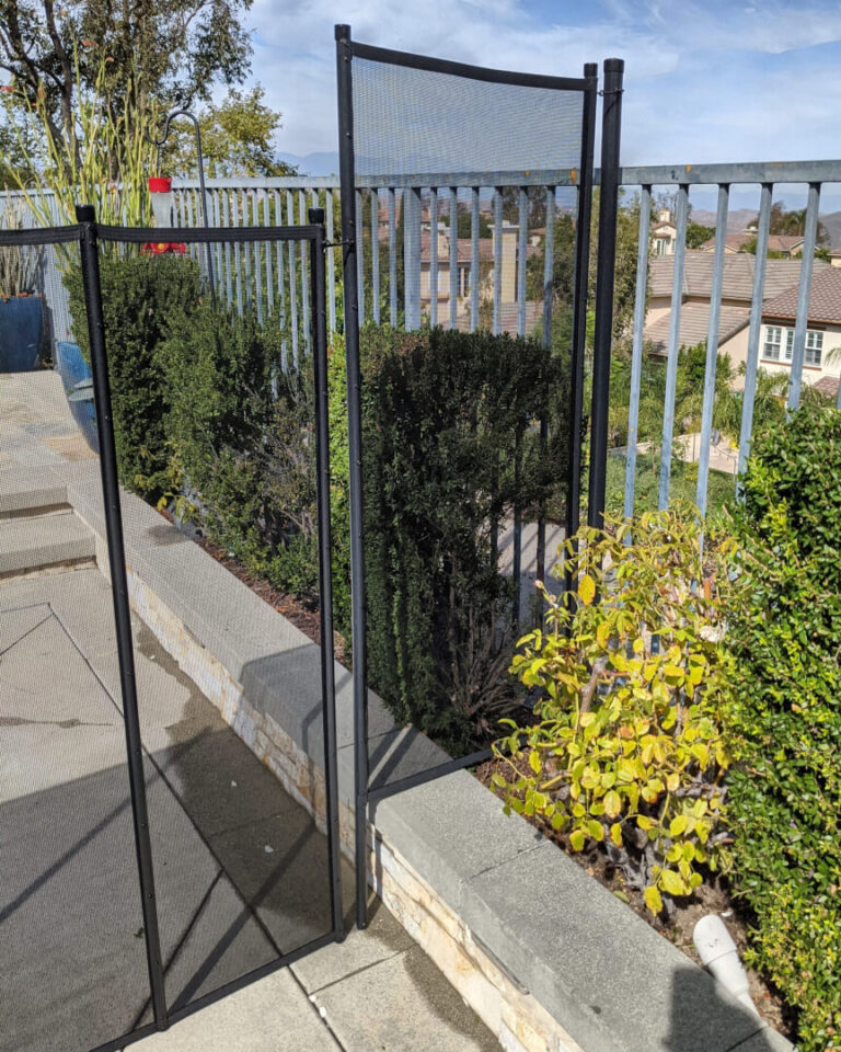 Step Pole Black w/ Round Terminating Post