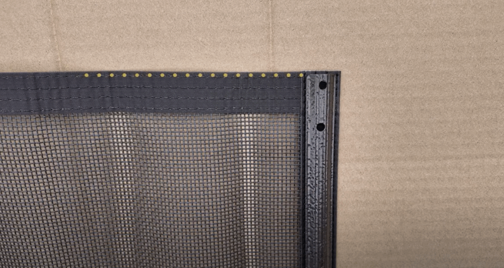 Example of how to align molding to top of border.