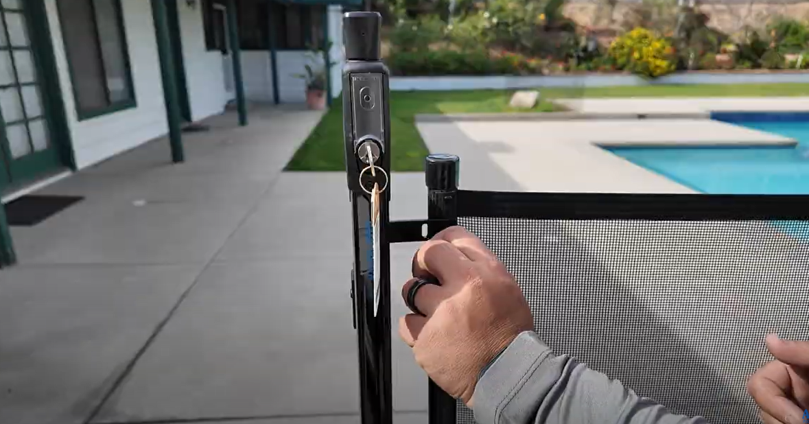 Hand securing gate brackets