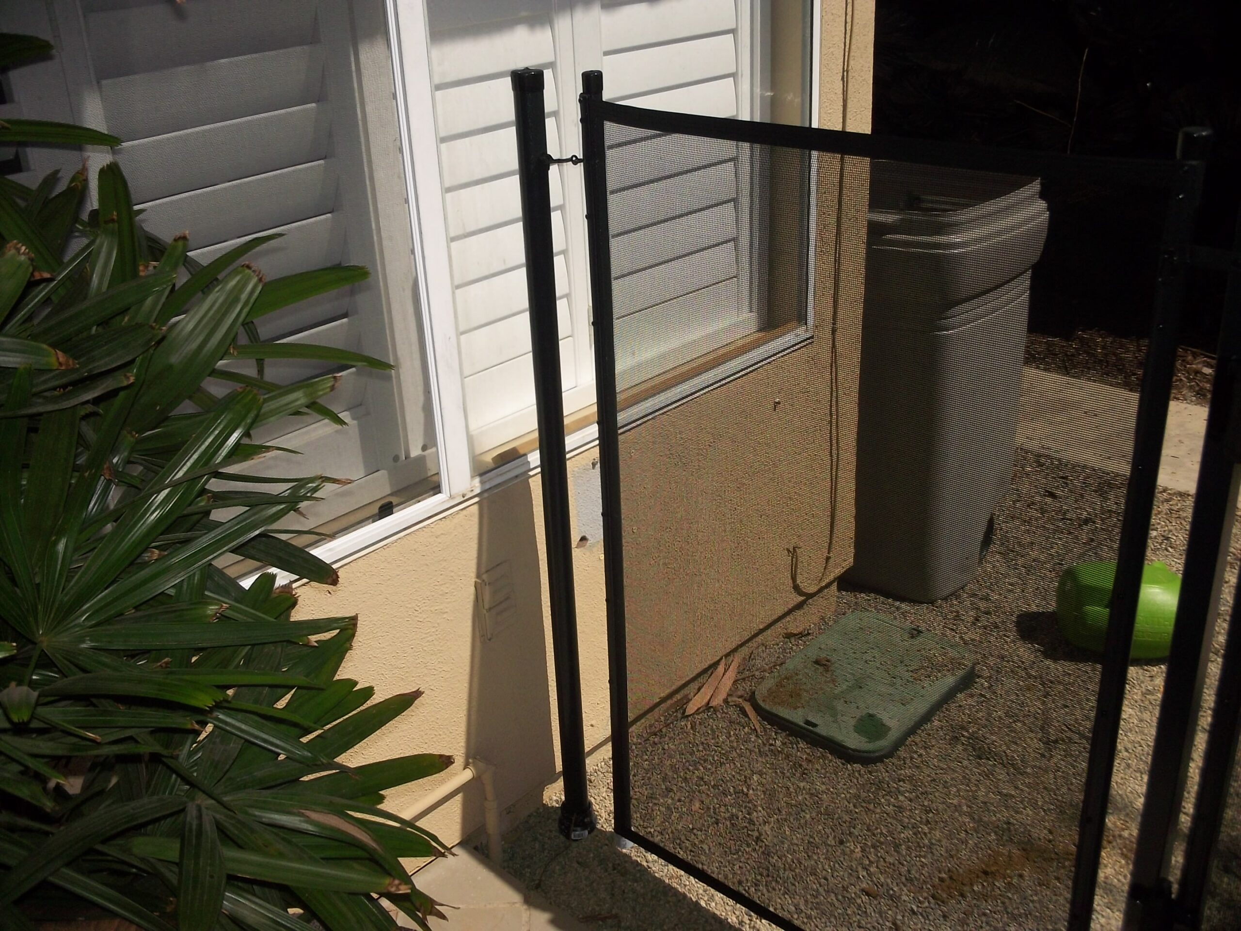 Round Terminating Post installed with a Sleeve